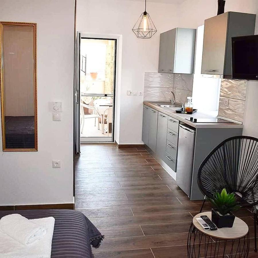 Aigli Luxury Studios Nea Roda Eksteriør billede